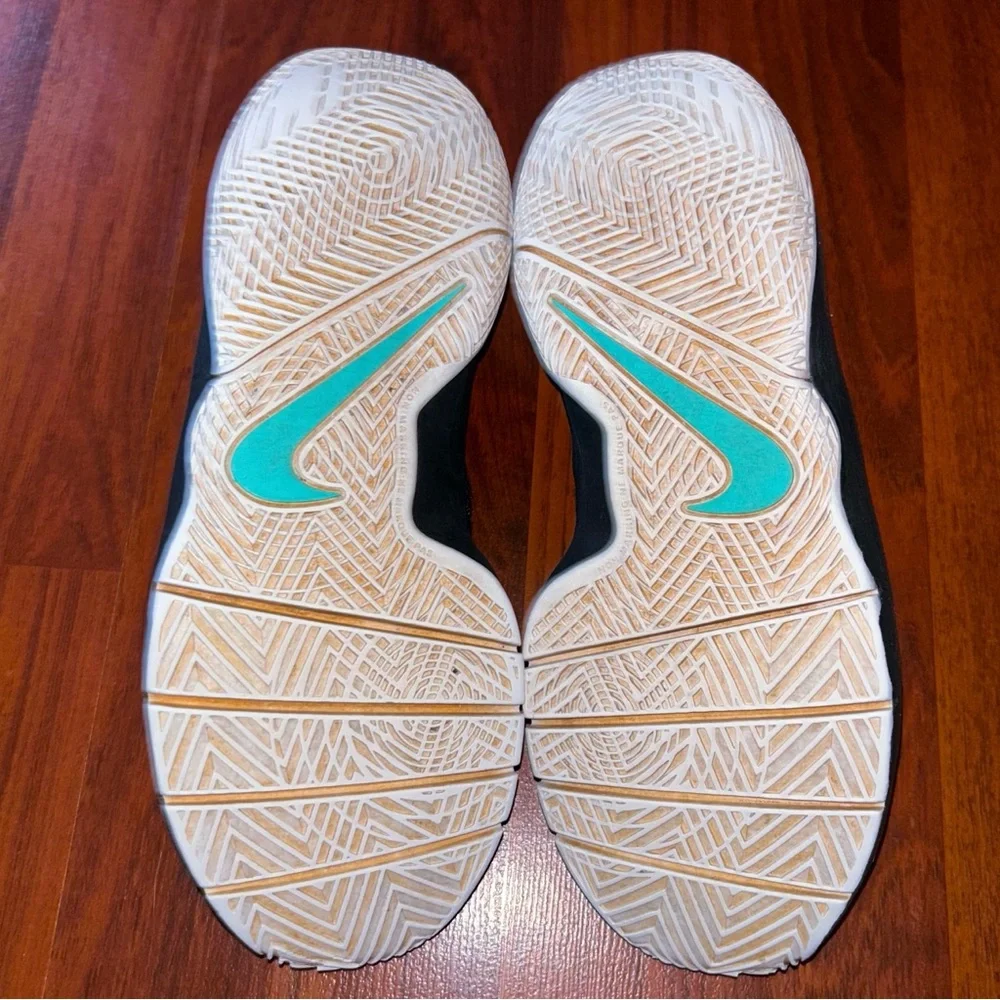Nike Hustle Quick Touch Shoes Size 4.5Y